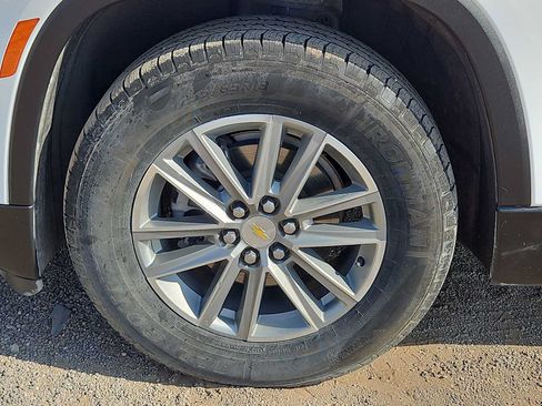 Used 2023 Chevrolet Traverse LT FWD image 12
