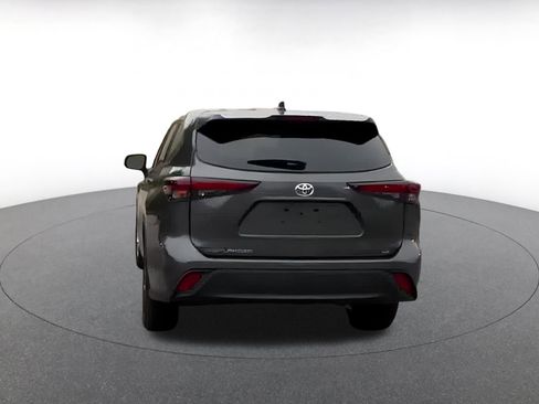 Used 2025 Toyota Highlander LE image 10