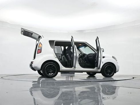 Used 2010 Kia Soul + image 48