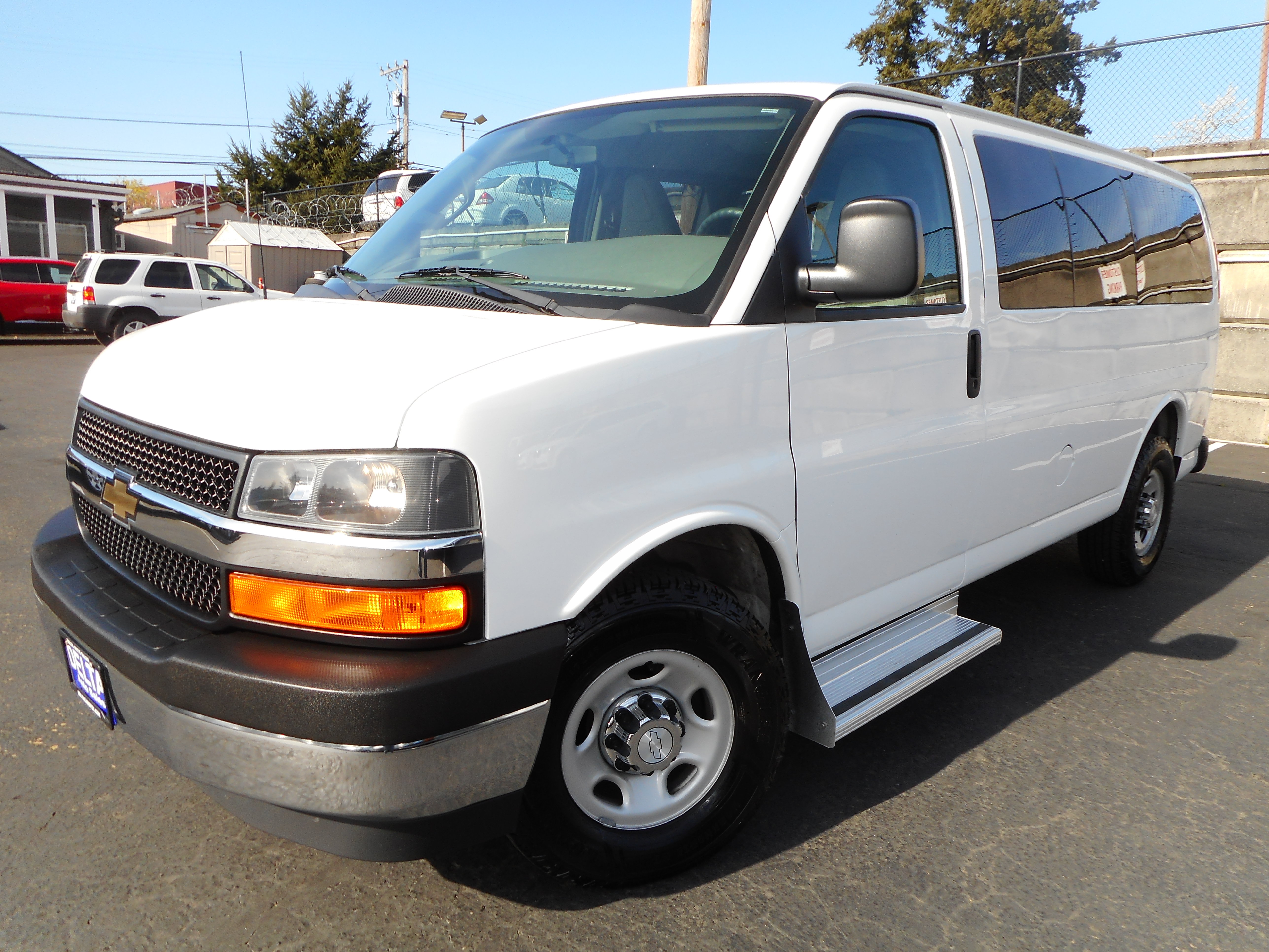 Used 2017 Chevrolet Express 3500 LT w/ LT Preferred Equipment Group RWD image 3