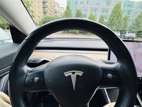 Used 2018 Tesla Model 3 image 38