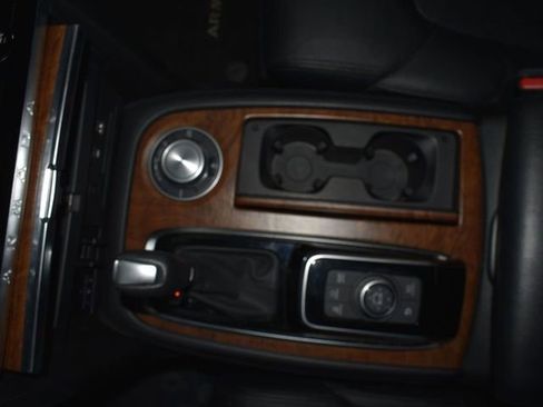 Used 2024 Nissan Armada SL image 32