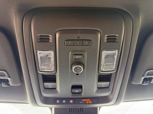 Used 2023 GMC Yukon SLT AWD/4WD image 50
