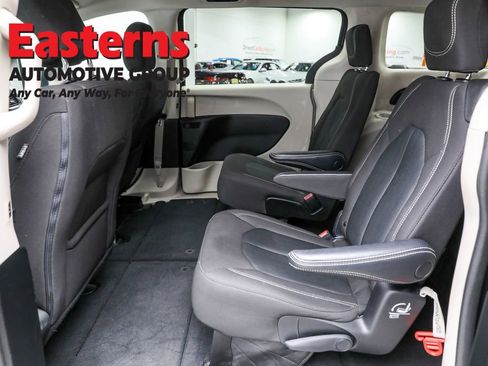 Used 2023 Chrysler Voyager LX image 21