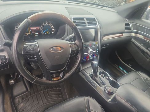 Used 2017 Ford Explorer Platinum image 14