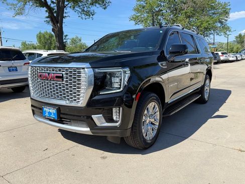 Used 2022 GMC Yukon XL Denali AWD/4WD image 8