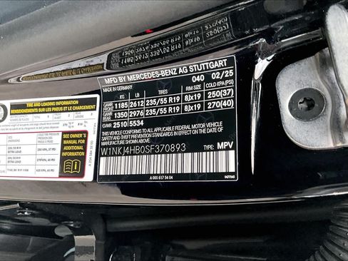 Used 2025 Mercedes-Benz GLC 300 4MATIC image 38