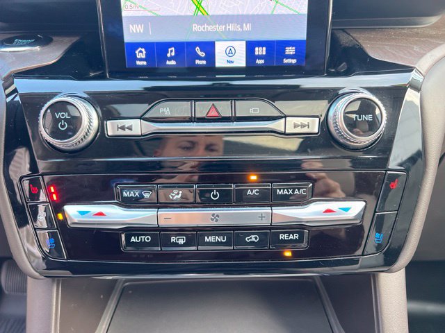 Used 2023 Ford Explorer Platinum w/ Technology Package AWD/4WD image 32