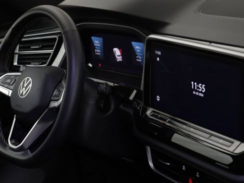 Used 2025 Volkswagen Atlas Cross Sport SE AWD/4WD image 19