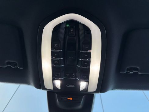 Certified 2023 Porsche Macan image 16