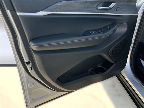 New 2025 Jeep Grand Cherokee L Limited w/ Luxury Tech Group II image 11