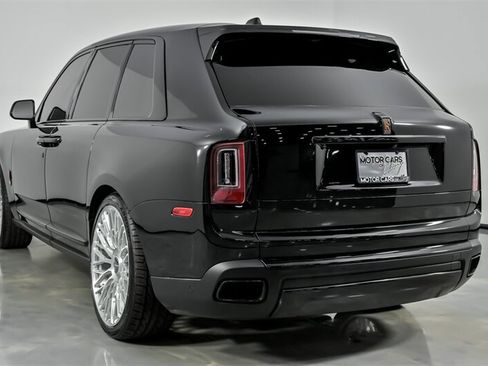 Used 2022 Rolls-Royce Cullinan AWD/4WD image 10