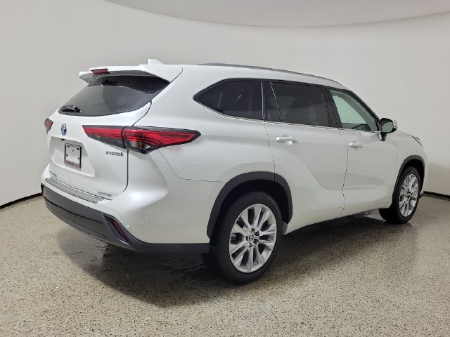 Used 2023 Toyota Highlander Limited FWD image 5