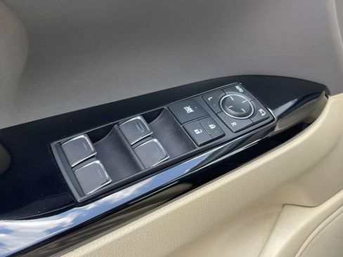 Used 2021 Lexus LX 570 4WD w/ Luxury Package image 36