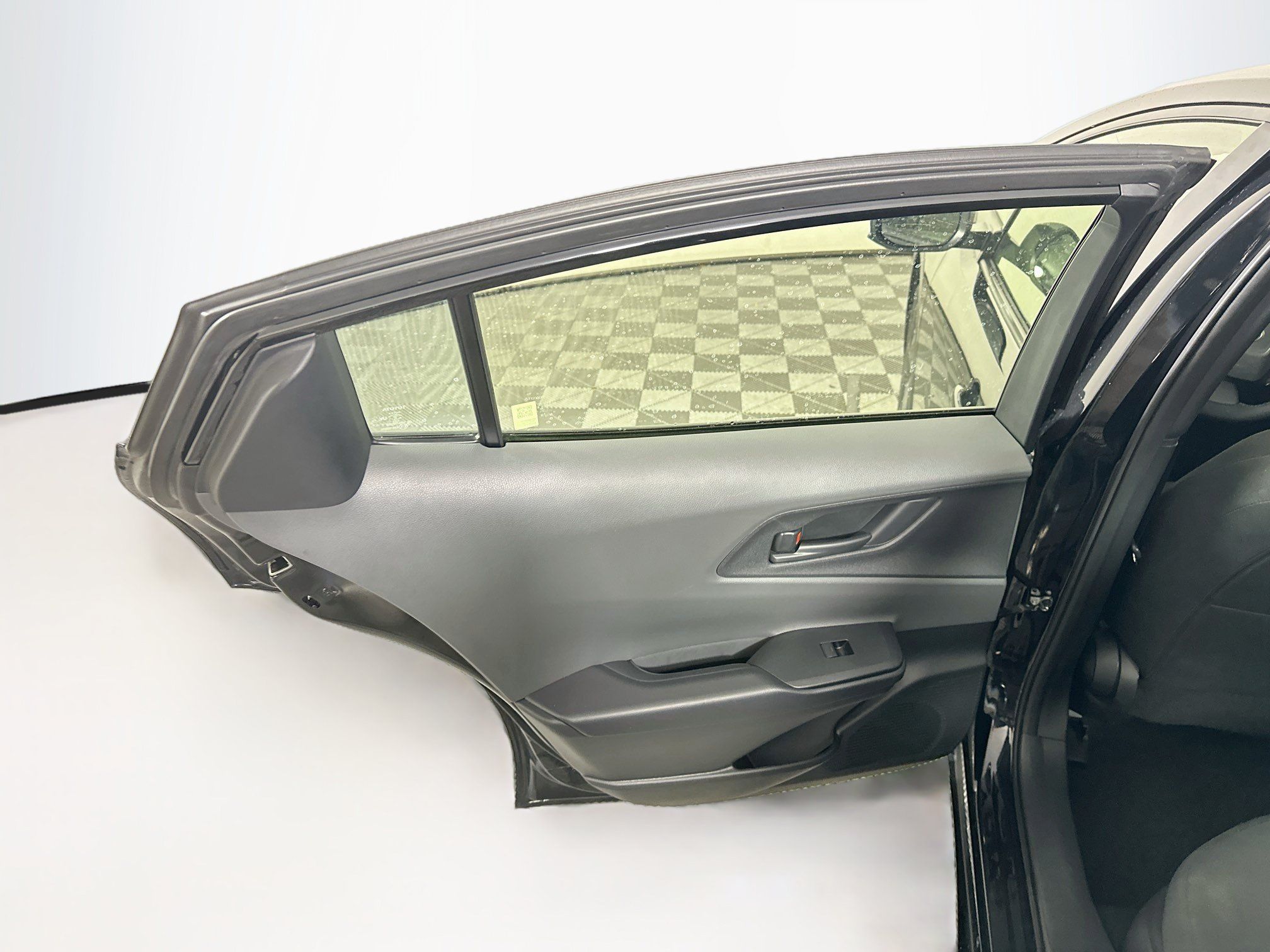 Used 2025 Toyota Prius LE FWD image 26