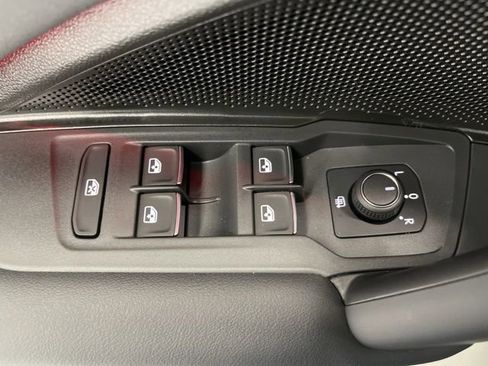 New 2026 Volkswagen Tiguan SE image 29