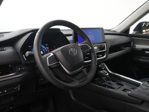 Used 2025 Toyota Grand Highlander AWD Hybrid image 27