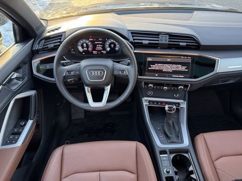 Used 2025 Audi Q3 2.0T Premium w/ Convenience Package image 12