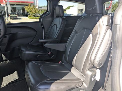 Used 2023 Chrysler Pacifica Touring-L w/ S Appearance Package image 24