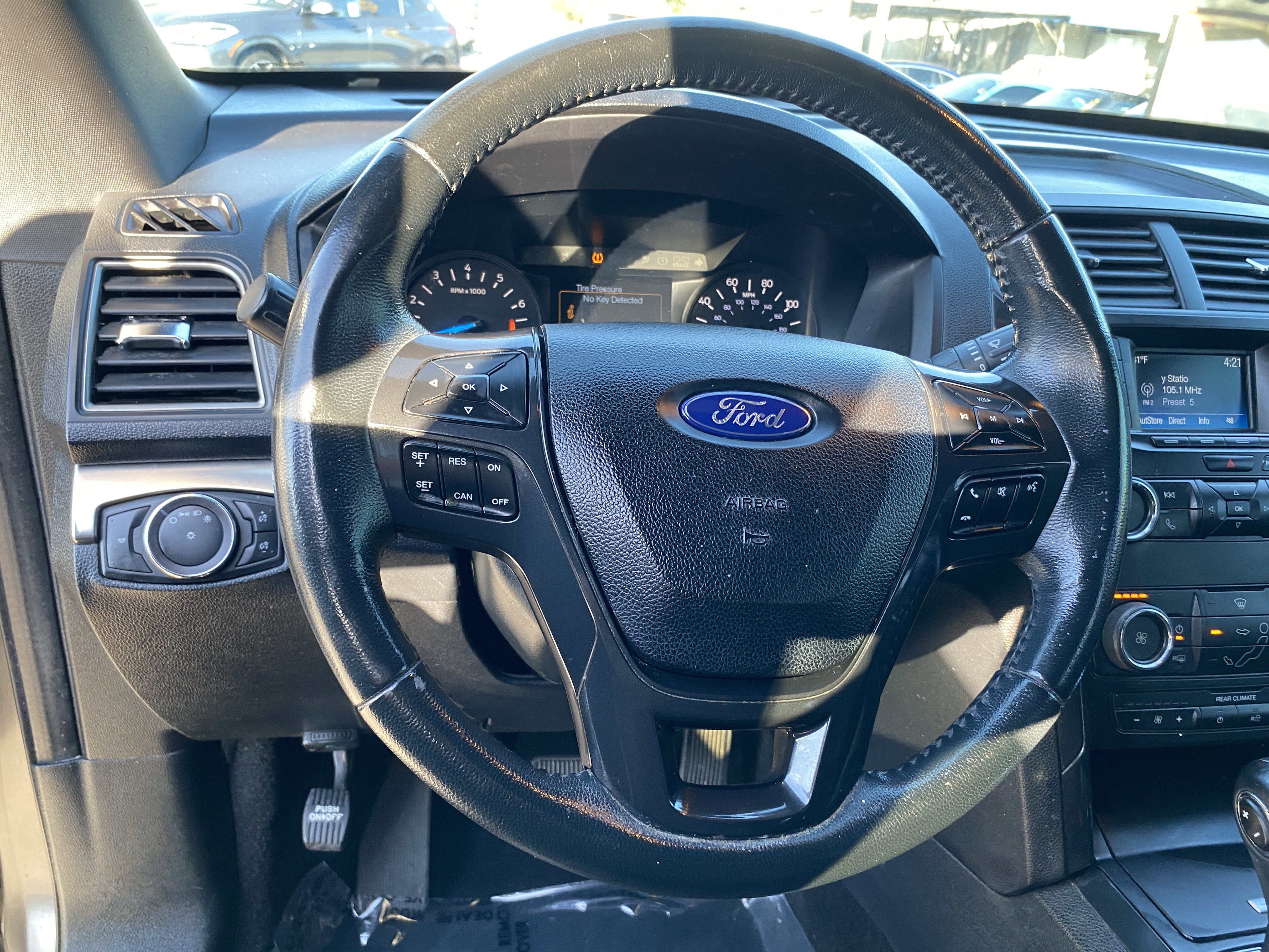 Used 2019 Ford Explorer XLT FWD image 28