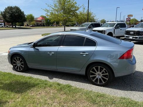 Used 2018 Volvo S60 T5 Inscription image 11