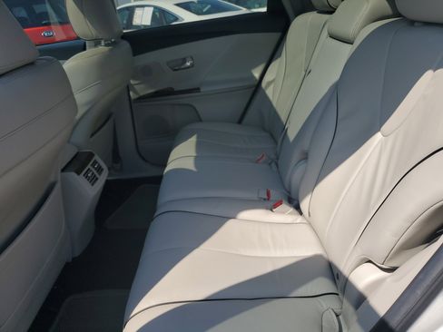 Used 2011 Toyota Venza AWD w/ Comfort Pkg image 10