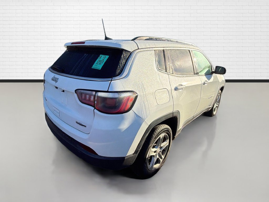 Used 2023 Jeep Compass Latitude AWD/4WD image 9