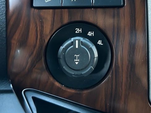 Used 2015 Ford F250 Lariat w/ Chrome Package image 27