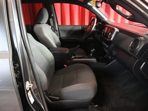 Used 2018 Toyota Tacoma TRD Off-Road image 7