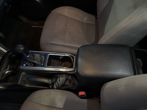 Used 2016 Toyota Tacoma SR5 w/ SR5 Appearance Package (SN) RWD image 19