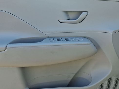 Used 2025 Hyundai Kona SEL image 16