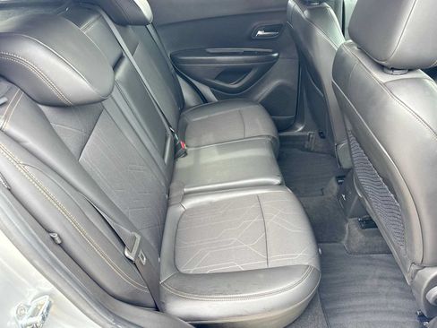 Used 2019 Chevrolet Trax LT w/ LT Convenience Package AWD/4WD image 19