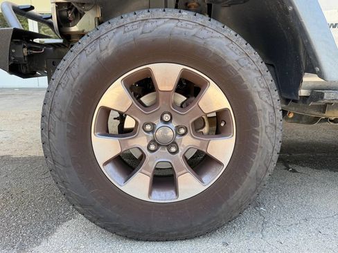 Used 2015 Jeep Wrangler Sport w/ Quick Order Package 24S AWD/4WD image 9