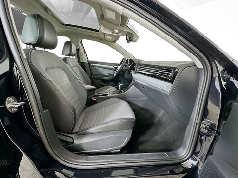 Used 2025 Volkswagen Jetta SE FWD image 30
