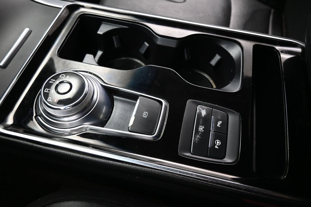 Used 2019 Ford Edge Titanium w/ Equipment Group 301A FWD image 17