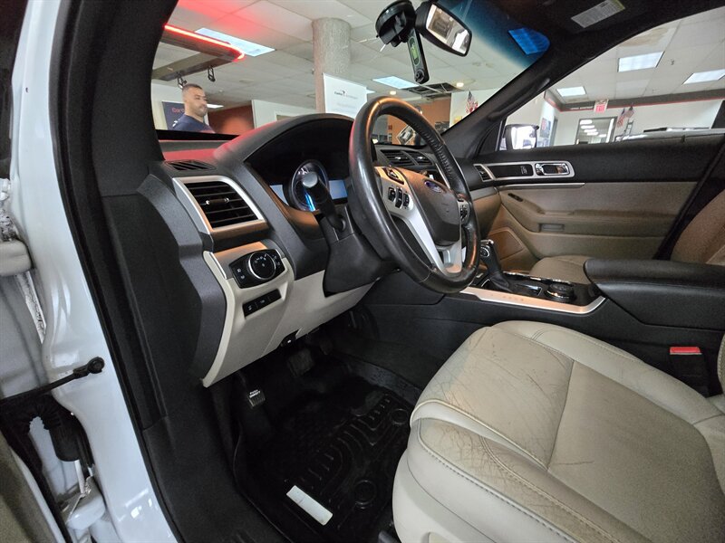 Used 2015 Ford Explorer XLT w/ Equipment Group 202B AWD/4WD image 8