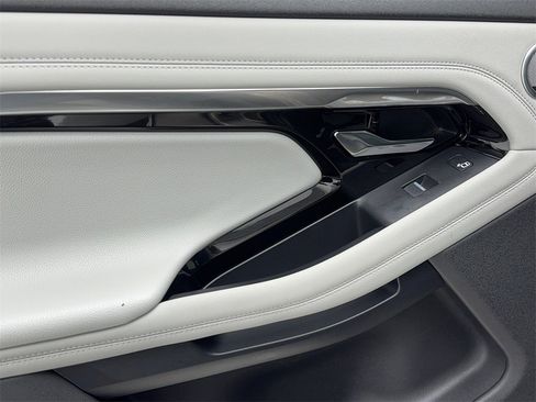 Used 2021 Land Rover Range Rover Evoque R-Dynamic SE image 42