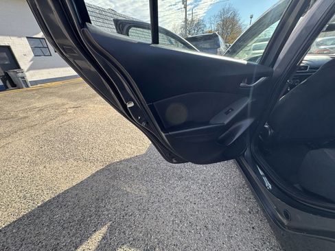 Used 2014 MAZDA MAZDA3 i Touring image 32
