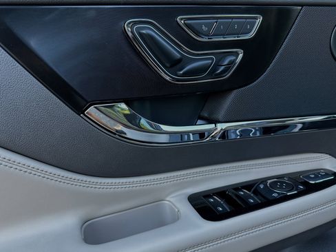 New 2024 Lincoln Corsair Reserve w/ Equipment Group 202A image 9