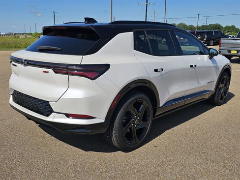 New 2025 Chevrolet Equinox EV RS image 4