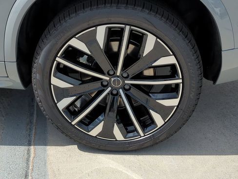 New 2026 Volvo XC90 T8 Ultra w/ Protection Package Premier AWD/4WD image 5
