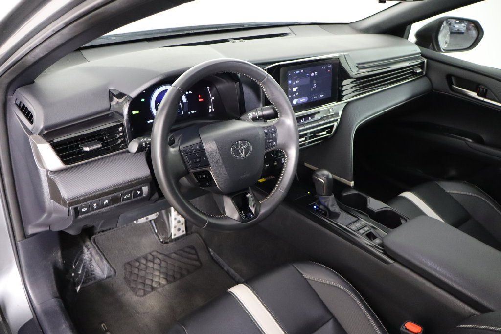Used 2025 Toyota Camry SE FWD image 25