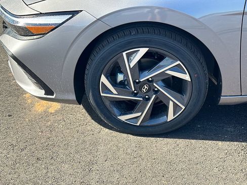 Certified 2025 Hyundai Elantra Sport FWD image 11