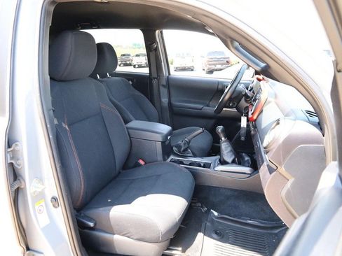 Used 2019 Toyota Tacoma TRD Sport w/ Technology Package AWD/4WD image 28