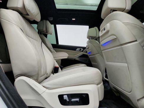 Used 2020 BMW X7 M50i w/ Dynamic Handling Package AWD/4WD image 32