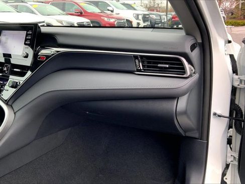 Used 2024 Toyota Camry SE image 16