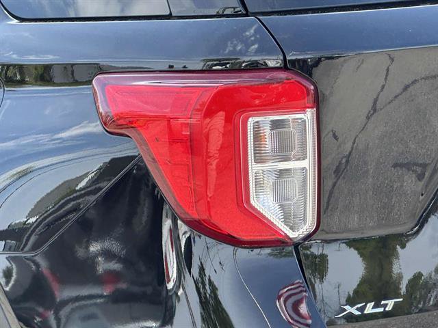 Used 2023 Ford Explorer XLT AWD/4WD image 29