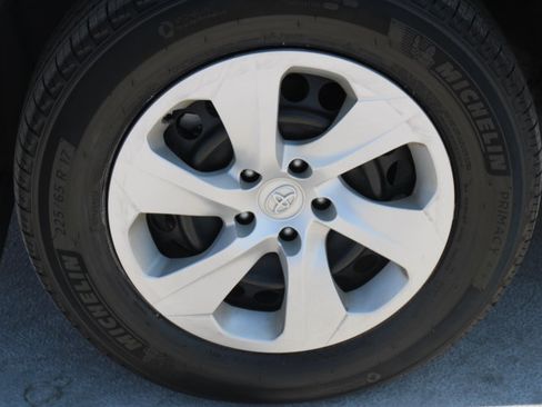 Certified 2024 Toyota RAV4 LE AWD/4WD image 9