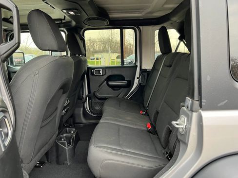 Used 2018 Jeep Wrangler Unlimited Sport S AWD/4WD image 28