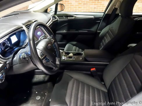 Used 2019 Ford Fusion SE image 12